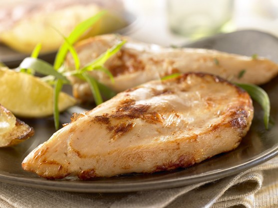 Filet de poulet cuit roti