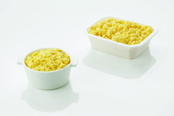 Oeufs brouillés frais plein