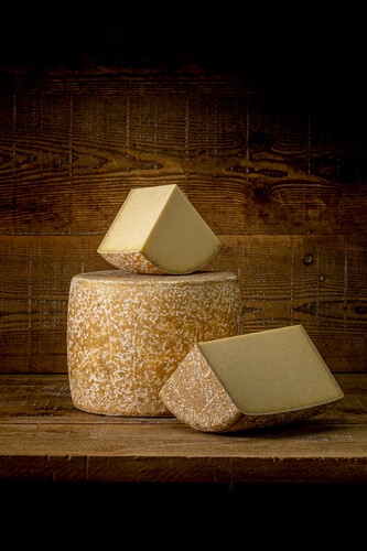 Cantal entre 2 au lait cru