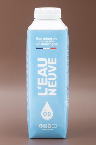 Eau minérale eau neuve