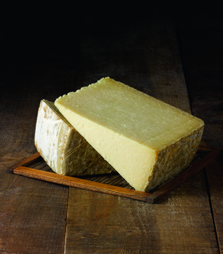 Cantal entre deux au lait cru AOP 30% m.g. 