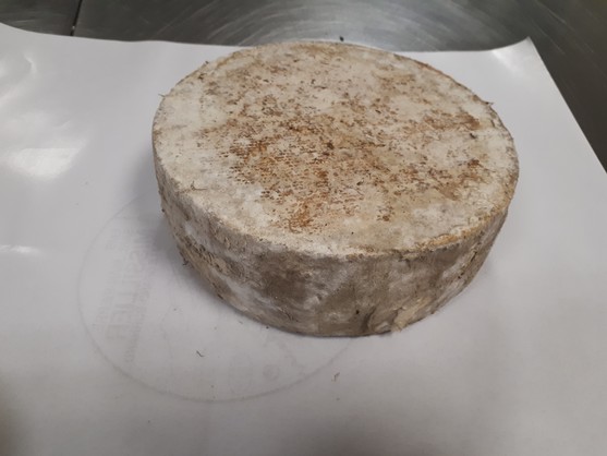 Tomme fermière au lait cru 30% m.g. 