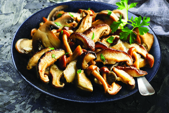 Poelée de champignons cuits cuisinés 