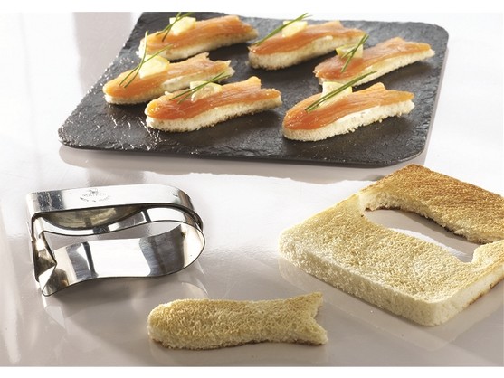 Découpoir ovale poisson-toast en inox, tranchant biseauté dimension 75 x 30mm