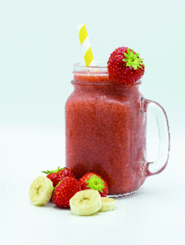 Mélange de fruits fraise banane pour smoothie 