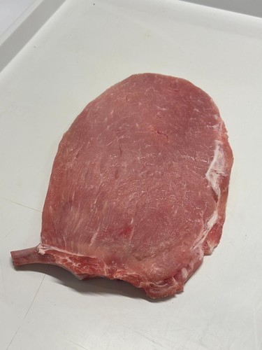 Côte de porc 1 ère dévertébrée papillottée aplatie 