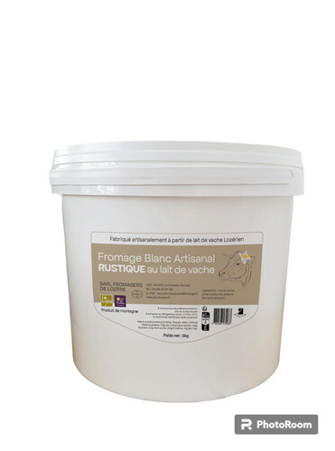 Fromage blanc de vache rustique à la louche 