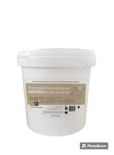 Fromage blanc de vache rustique à la louche 