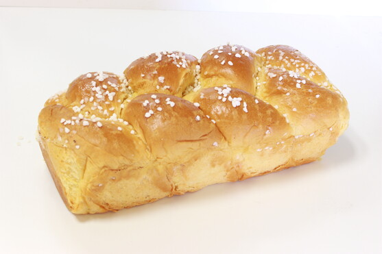 Brioche tressée pur beurre au sucre perlé 