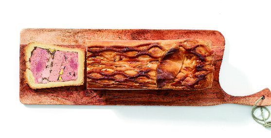 Pâté en croûte de pintade aux morilles et aux champignons noirs sous vide