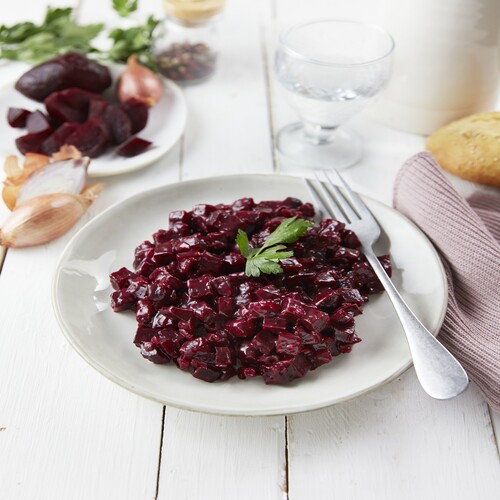 Betterave rouge en cube aux oignons émincés