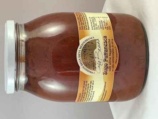 Sauce puttanesca olives Taggiasche à l'huile d'olive vierge extra