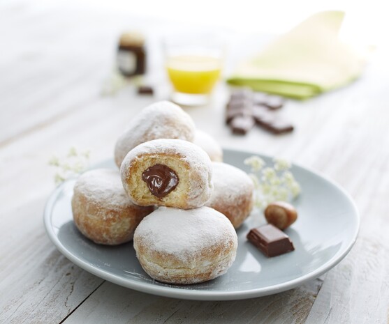 Mini beignet avec fourrage saveur chocolat et noisettes 