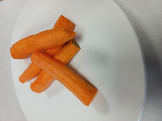 CAROTTE ENTIERE EPLUCHEE EBOUTEE 