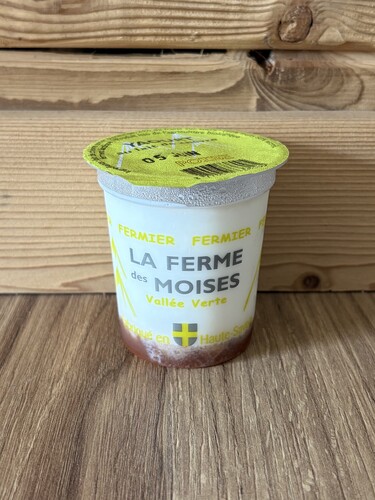 Yaourt au lait entier de chèvre sur lit de poire 